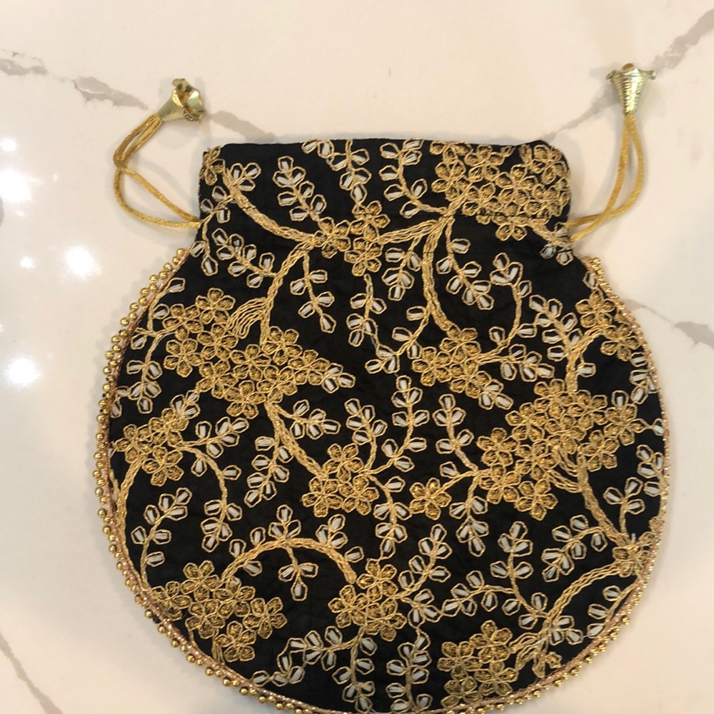 Embroidered pouch bag
